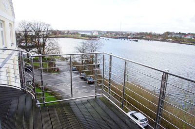 Repräsentative Altbauwohnung mit Kanal- und Fördeblick