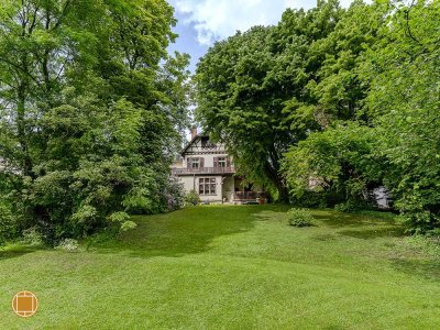 Historische Familienvilla auf Parkgrundstück mit unverbaubarem Blick