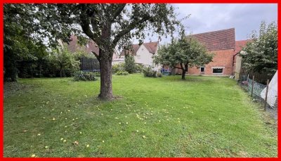 Doppelhaushälfte mit großzügigem Baufenster im Garten