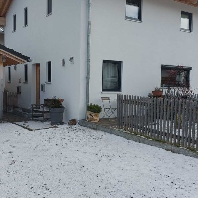 Kleine Einliegerwohnung mit eigenem Eingang /Garten/Terrasse