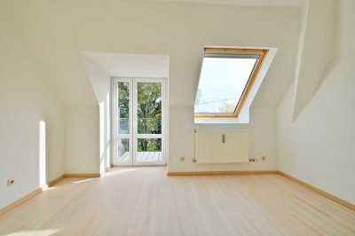 Modern sanierte Dachgeschosswohnung mit traumhaftem Weitblick!