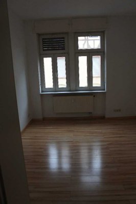 Helle, zentralgelegene Zwei-Zimmer-Wohnung in Frankfurt-Nied