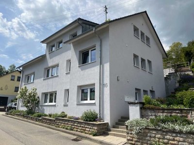 Modernisierte Wohnung mit drei Zimmern und Einbauküche in Aidlingen-Lehenweiler