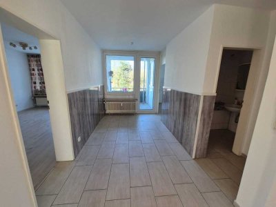 Renovierte 3 Zimmer Wohnung inkl. Balkon & Kellerabteil - ca 75qm Erdgeschoss