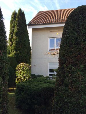 Modernisierte 3-Raum-Wohnung mit Balkon und Einbauküche in Gerlingen