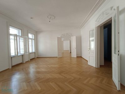 PRACHTVOLLE INNENSTADT-ALTBAUWOHNUNG