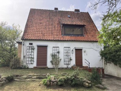 Sanierungsbedürftiges Siedlungshaus in zentraler Lage in Adendorf