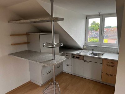 Helle, gut gelegene 2 Zimmer DG-Wohnung zwischen Röthenbach Ost und Eibach