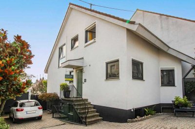 Schöne DHH zum Wohlfühlen inkl. Einliegerwohnung mit Garten und Terrasse in ruhiger Lage