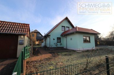 Einfamilienhaus 4 Zimmer, Gäste-WC, Swimmingpool und Garage in Komptendorf