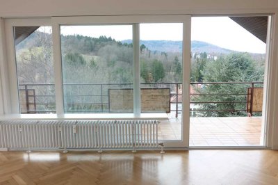 Schicke neu renovierte 3-Zimmer-Dachgeschoss-Wohnung  mit tollen Panoramablick über Baden-Baden