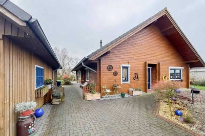 Großes Holzhaus für Familien mit Garage und guter Energieklasse in Feldrandlage