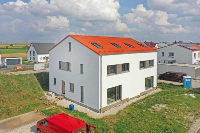 Neubau von 4 Doppelhaushälften mit Carport
Provisionsfrei für den Käufer