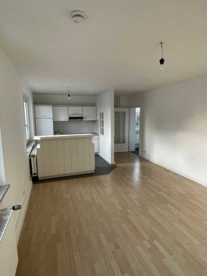 Schöne 2 Zimmer Wohnung mit offener Wohnküche