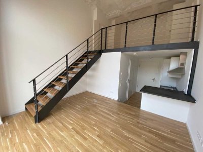 Exklusive 1,5 Maisonette-Wohnung im Spreekarree mit Einbauküche