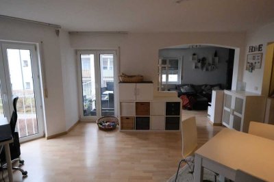 Geschmackvolle 2,5-Zimmer-Wohnung mit Balkon und Einbauküche in Ditzingen