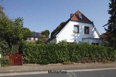 2-Familienhaus mit Doppelgarage