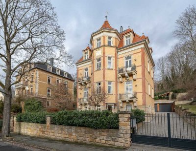 Geschmackvolle 4-Raum-Wohnung mit gehobener Innenausstattung mit Balkon und Einbauküche in Dresden