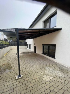 Attraktive 3-Zimmer-Souterrain-Wohnung mit Terrasse in Westheim (Pfalz)