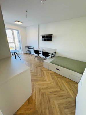 Balkon!!! Direkt in Adlershof, möblierte Wohnung mit EBK und Abstellkammer!!