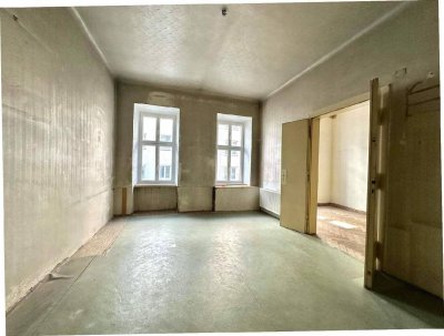 Charmanter Altbau mit großem Potenzial – Sanierungsbedürftige Wohnung in absoluter Bestlage