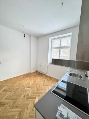 Ruhige, moderne Wohnung mit Einbauküche, neuem Bad, Parkettboden u.v.m.