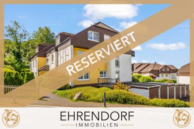 **RESERVIERT** Oeneking: Lichtdurchflutete 3-Zi.-Dachgeschosswohnung mit Sonnenterrasse und Garage