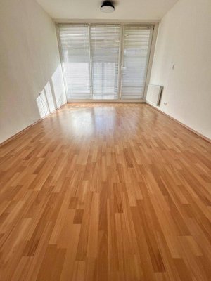 Grünblick: 37m² Apartment mit Loggia &amp; Einbauküche zu mieten