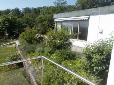 Exklusiver Bungalow mit ca. 350m² Wfl., in absoluter Top-Lage von Sindelfingen