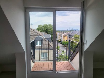 Stilvolle 2,5-Zimmer-Wohnung mit Balkon, Einbauküche, und Loft in Frankfurt am Main