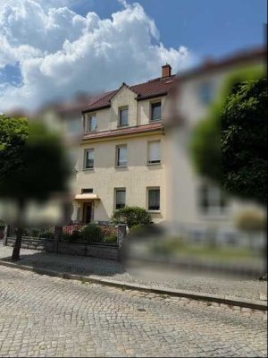 Wohnhaus mit drei Wohnungen