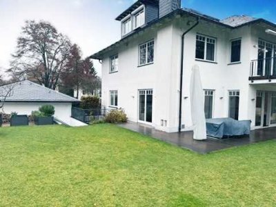 Villa, Baujahr 2007 HIER WERDEN WOHNTRÄUME WAHR 520 m² Wfl, 1.058 m² Grundstück