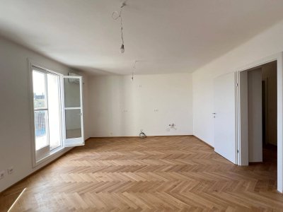 Helle 4 Zimmer-Dachgeschoß-Wohnung in zentraler Lage mit Parkblick, neu saniert