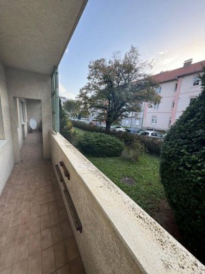 Zentrale 3-Zimmer-Wohnung mit großer Loggia in unmittelbarer Nähe vom Neufelder See