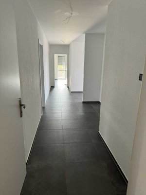 Exklusive, neuwertige 3,5-Raum-Wohnung mit geh. Innenausstattung mit Garten und EBK in Ditzingen