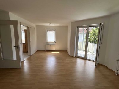 Lichtdurchflutete 3-Raum-Wohnung mit Balkon und Einbauküche in Großkrotzenburg