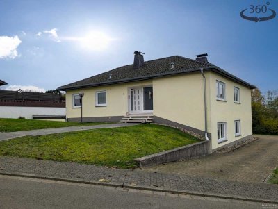 Geräumiges Ein- bis Zweifamilienhaus mit großem Garten und Doppelgarage - VERMIETET