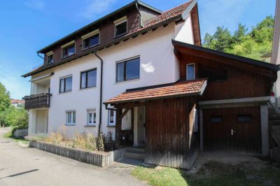 Mehrfamilienhaus mit Balkon, Terrasse und Garage in ruhiger Lage