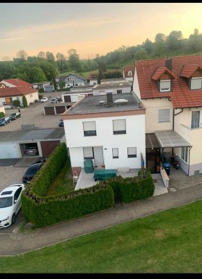 Schönes Einfamilienhaus mit sechs Zimmern inkl. Stellplatz und Garage , Ohne Provision !