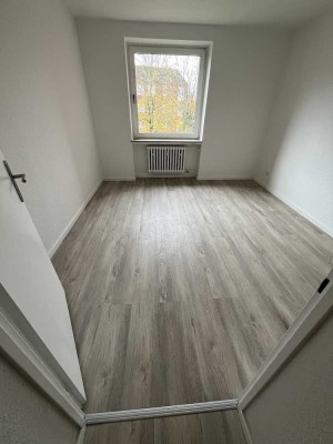 Und wann ziehen Sie zu uns? Drei Zimmer mit Balkon!