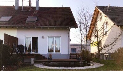 Schöne Doppelhaushälfte mit unverbaubarer Sicht in die Natur in Rastatt/ Wintersdorf