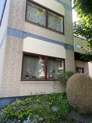 Stilvolles, großes und gepflegtes 6-Zimmer-Zweifamilienhaus mit Balkon u. Terrasse in Pinneberg