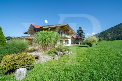 Sonnenverwöhntes Landhaus mit Einliegerwohnung und traumhaften Bergpanorama