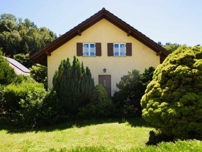 Über 2.300 m² großes Grundstück mit kleinem 50er Jahre Haus!