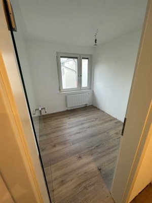 Schöne 3 Zimmer Wohnung an ältere Dame/Herren