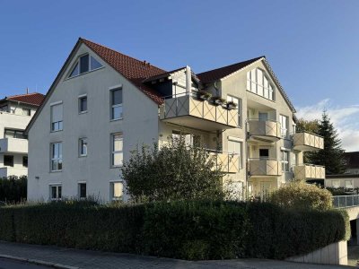 Frisch renovierte Eigentumswohnung mit Balkon und EBK  in top Lage.