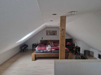 4-Raum-Wohnung mit Balkon und Einbauküche über den Dächern von Oedheim