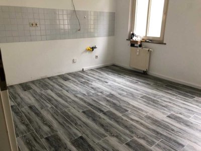 2-Zimmer-Wohnung mit Designboden und Tageslichtbad in Kleinzschocher