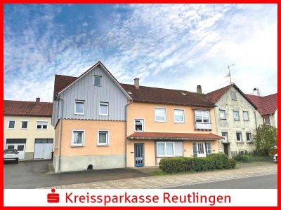 Wohnhaus mit Werkstatt, Doppelgarage und großem Grundstück in Münsingen-Auingen