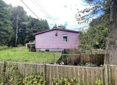 Grundstück am Ortsrand mit Holzhaus - Neugestaltung nach Ihren Wünschen